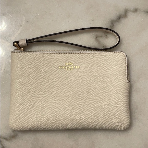 Coach Handbags - Coach wristlet
